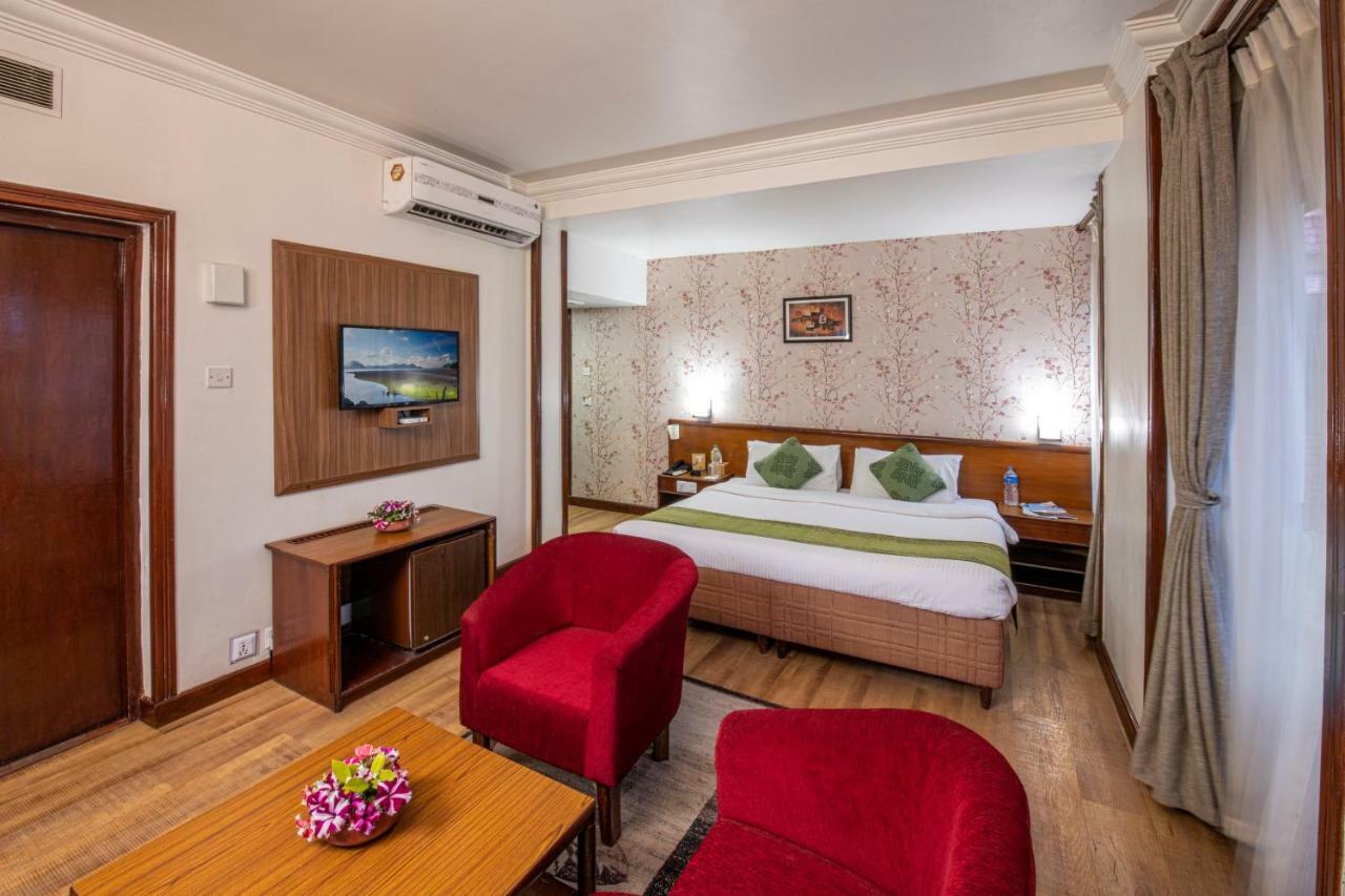 Hotel Nirvana Bhairāhawā Exteriör bild
