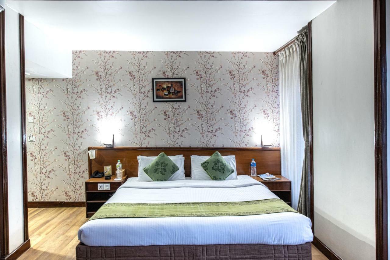 Hotel Nirvana Bhairāhawā Exteriör bild